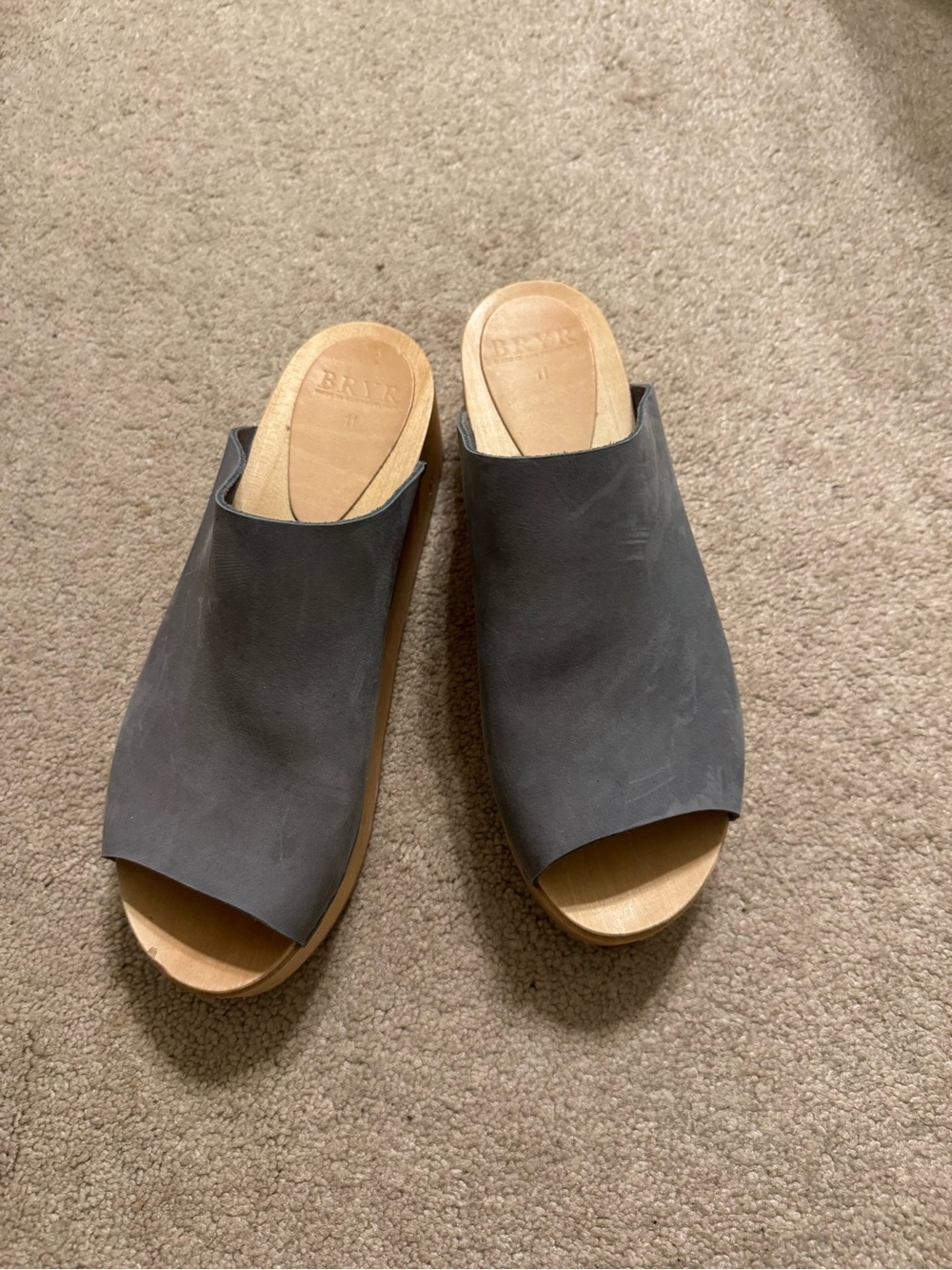 Like new Bryr Norma Platform Clogs Size 11